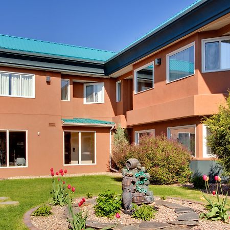 Holiday Inn Express Red Deer By Ihg Bagian luar foto