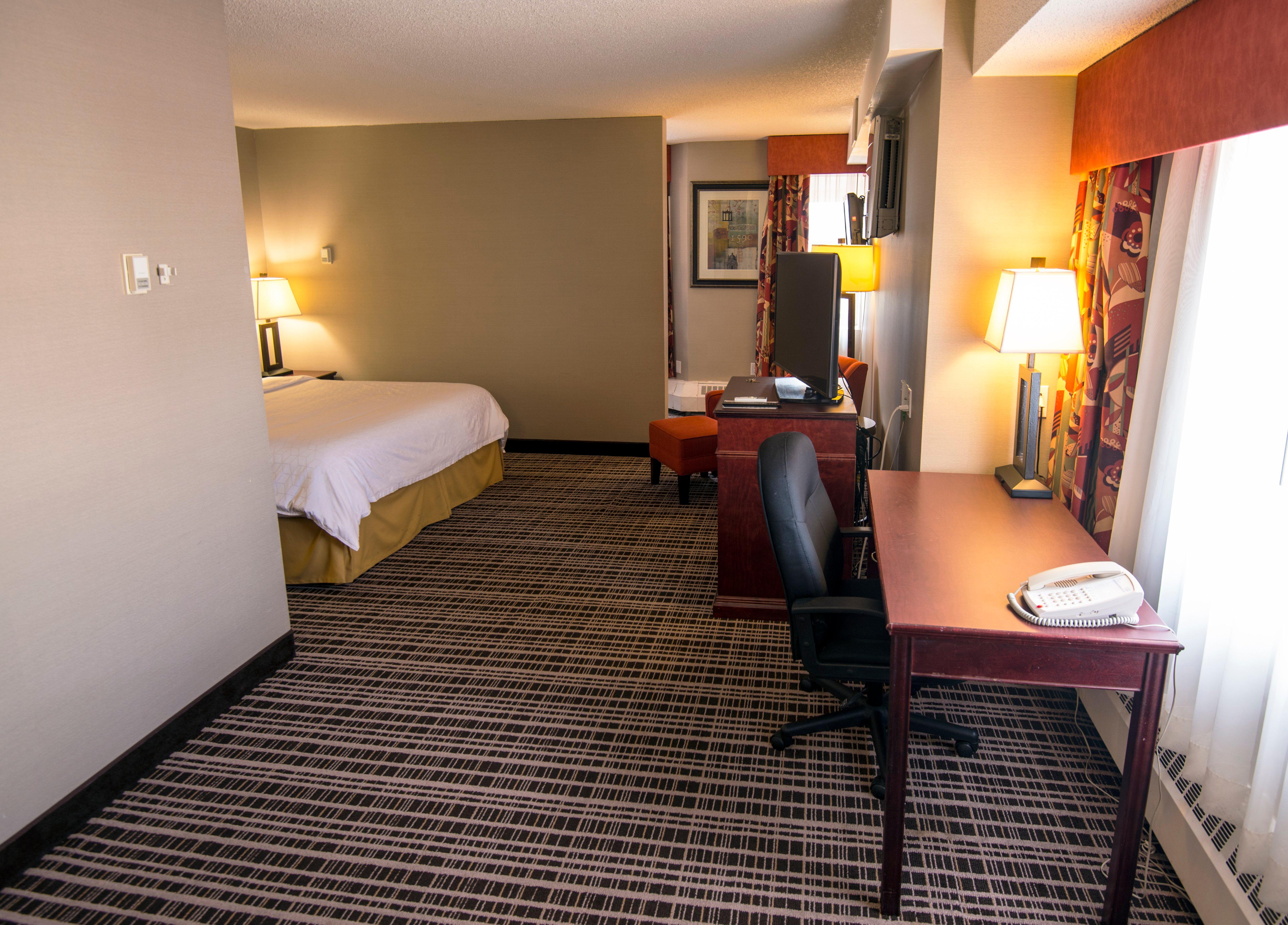 Holiday Inn Express Red Deer By Ihg Bagian luar foto