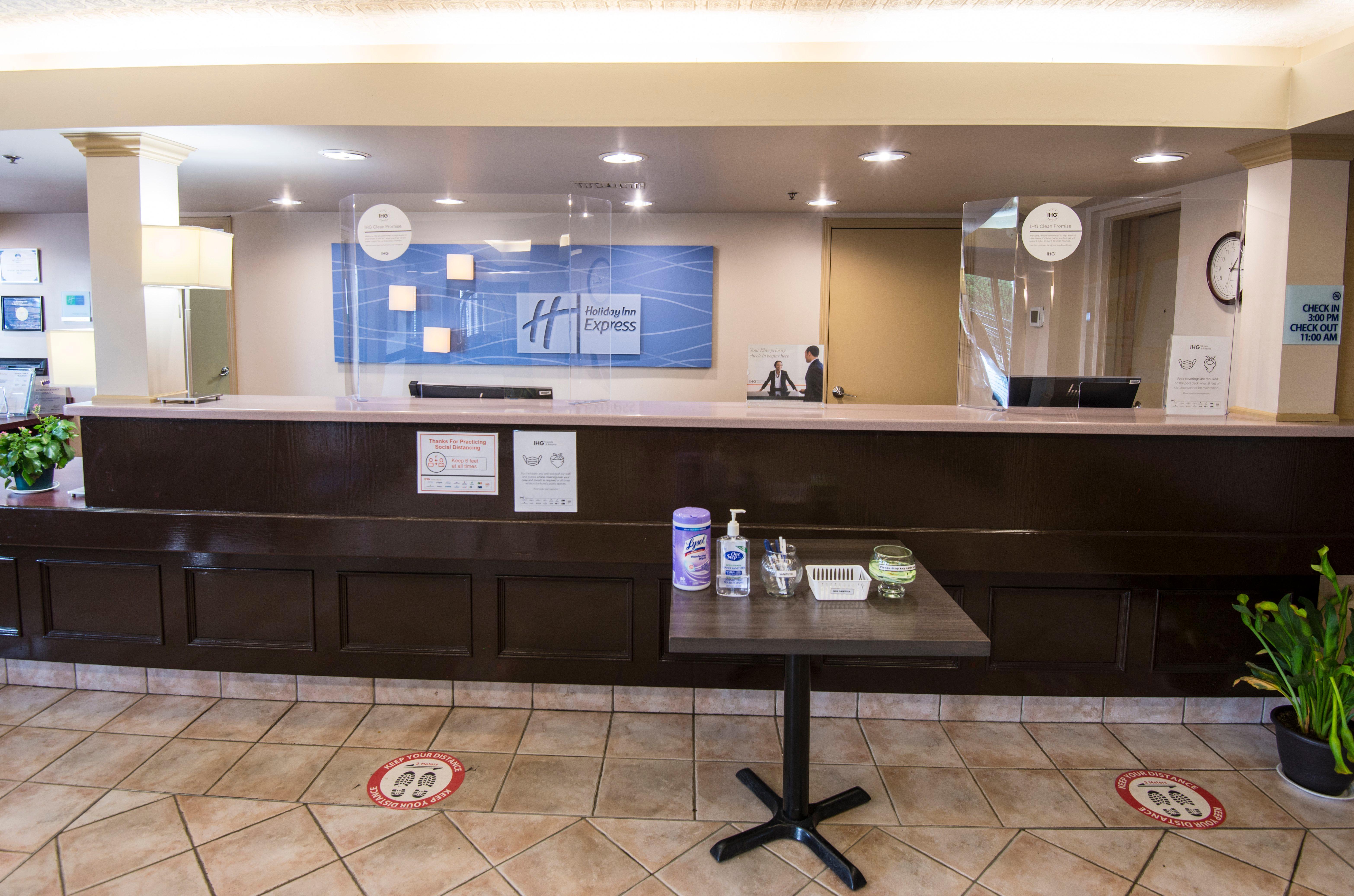 Holiday Inn Express Red Deer By Ihg Bagian luar foto