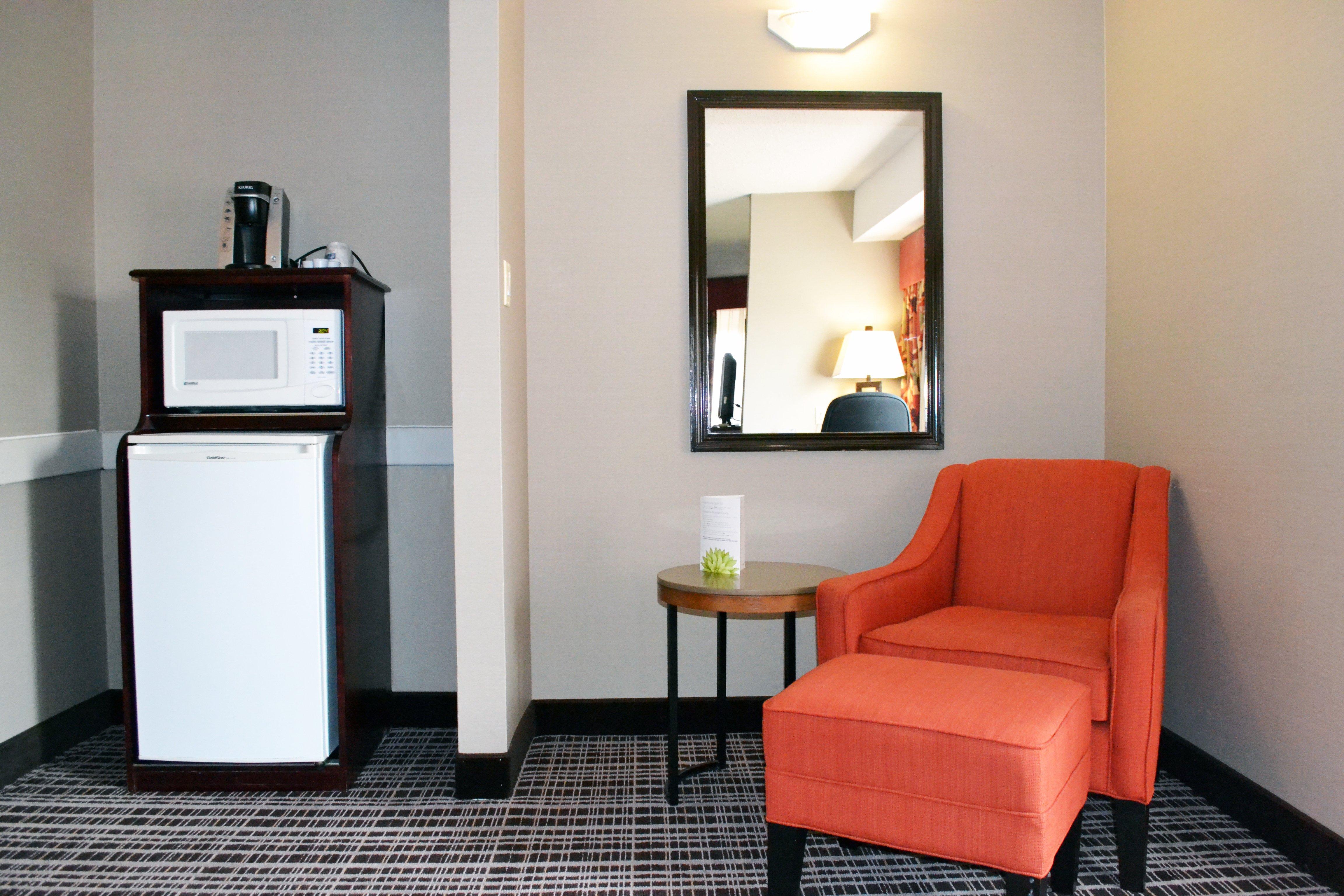 Holiday Inn Express Red Deer By Ihg Bagian luar foto