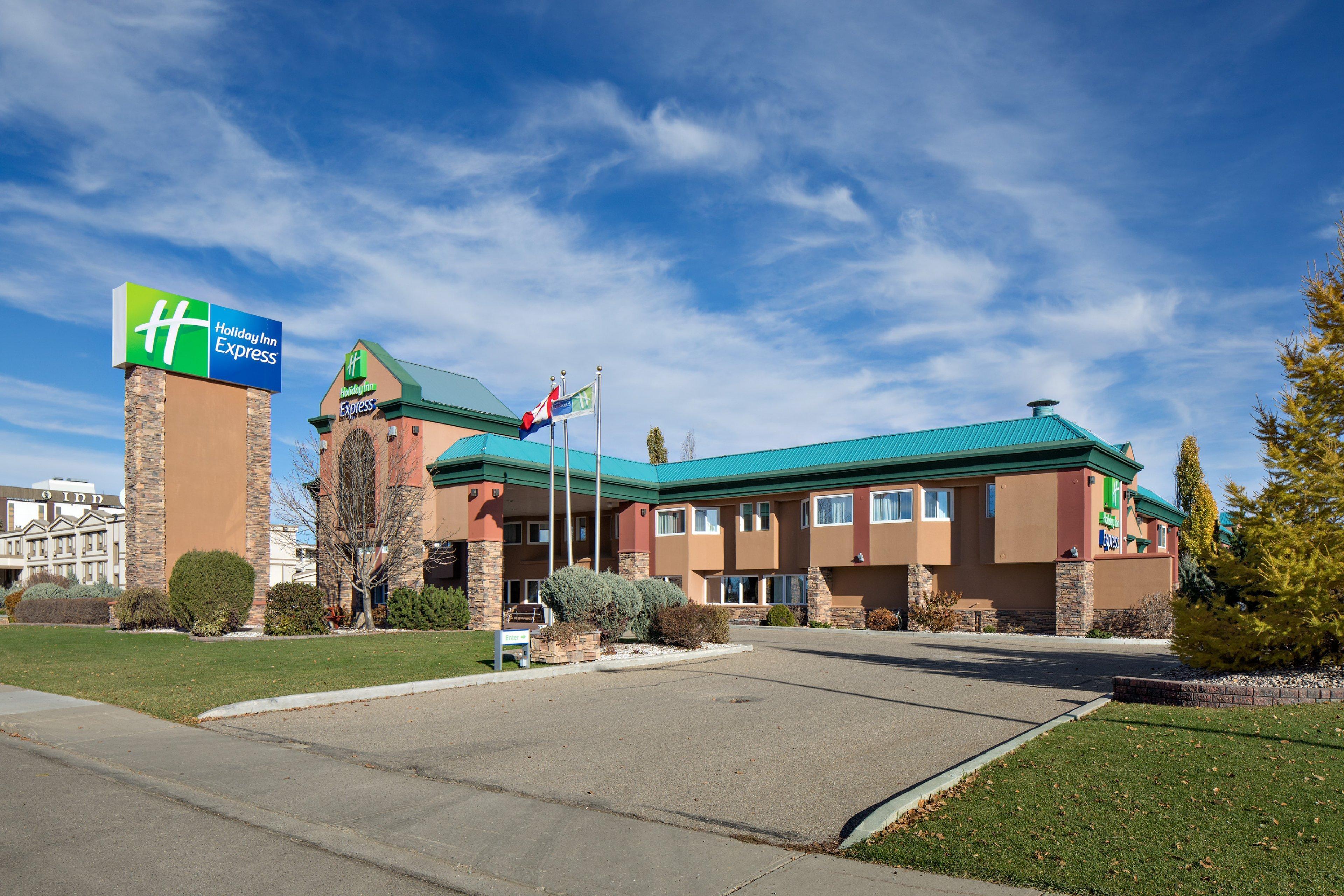 Holiday Inn Express Red Deer By Ihg Bagian luar foto