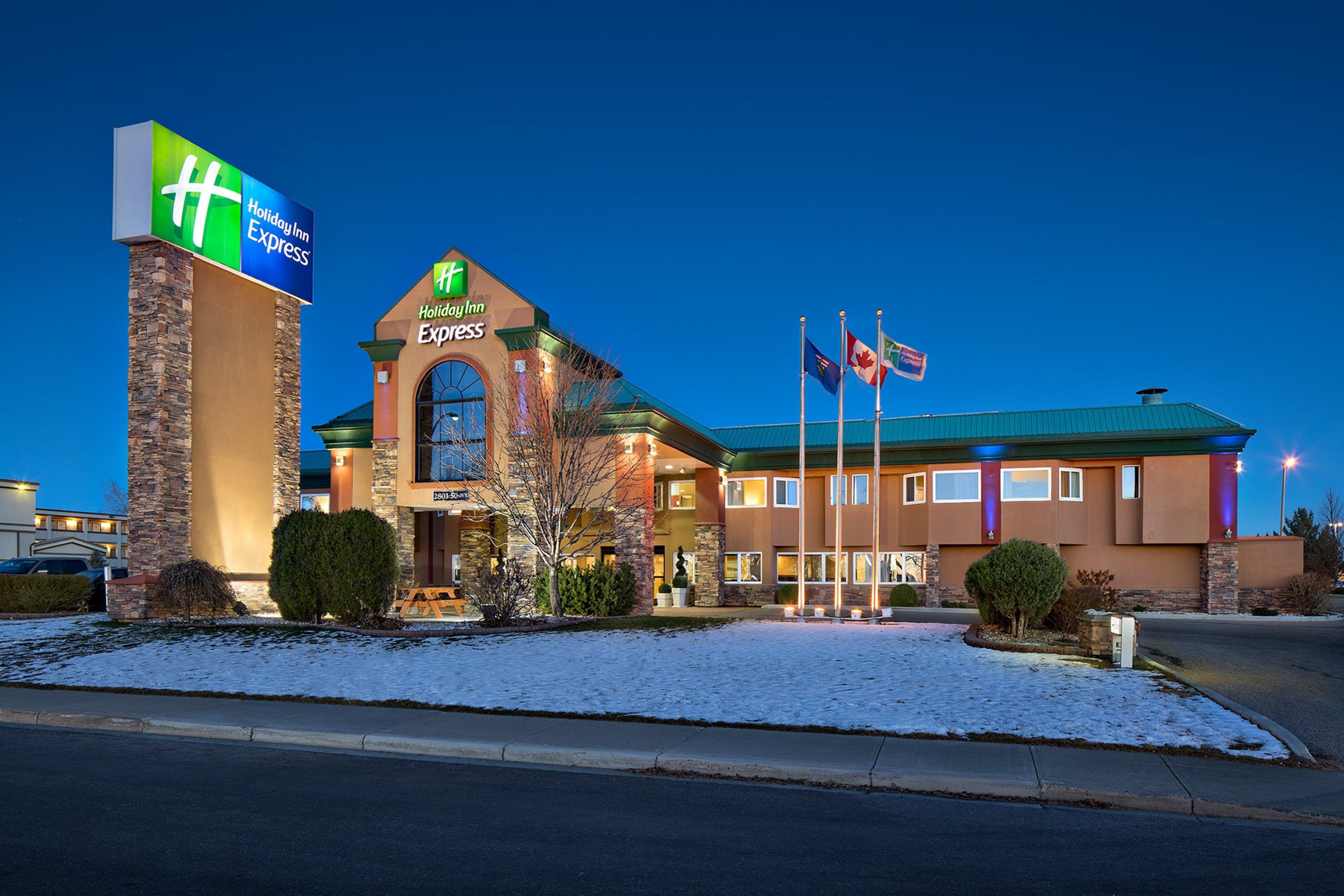 Holiday Inn Express Red Deer By Ihg Bagian luar foto