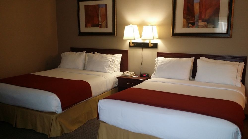 Holiday Inn Express Red Deer By Ihg Bagian luar foto