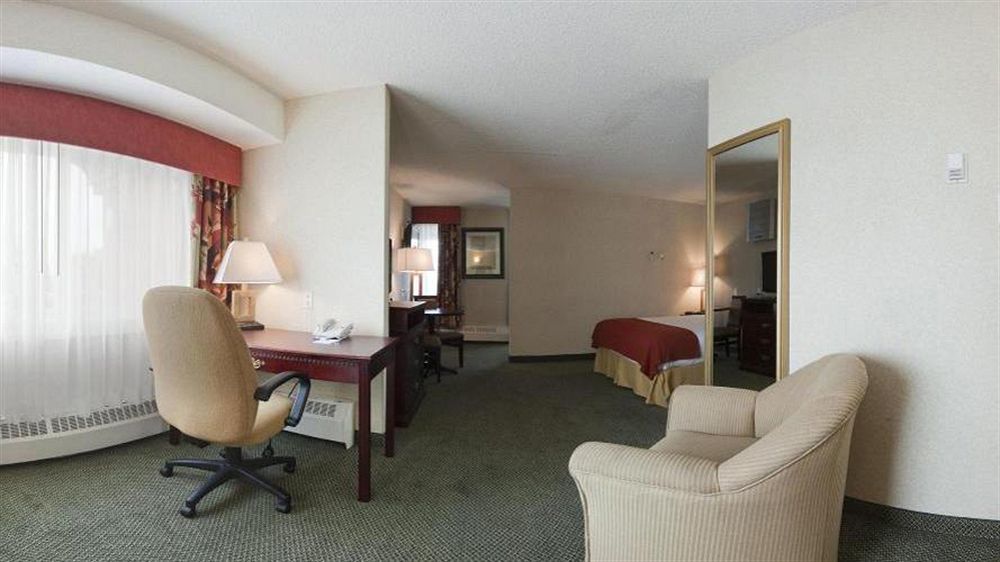 Holiday Inn Express Red Deer By Ihg Bagian luar foto